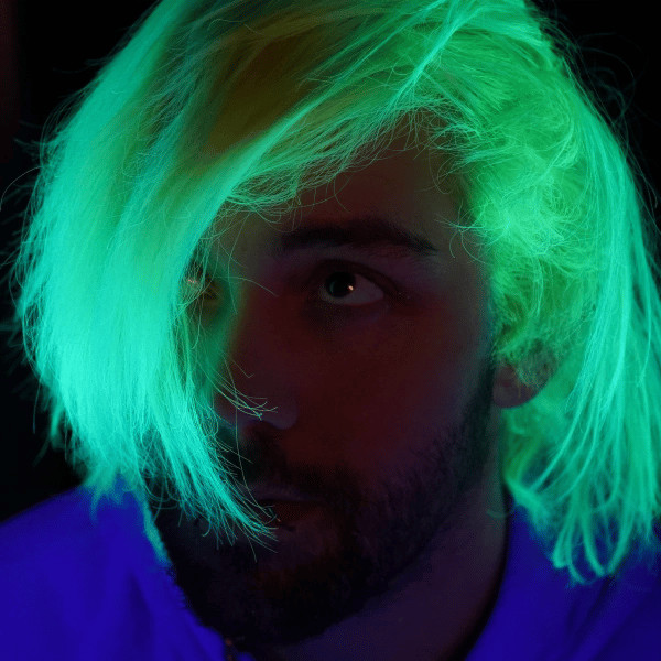 svítící barva na vlasy